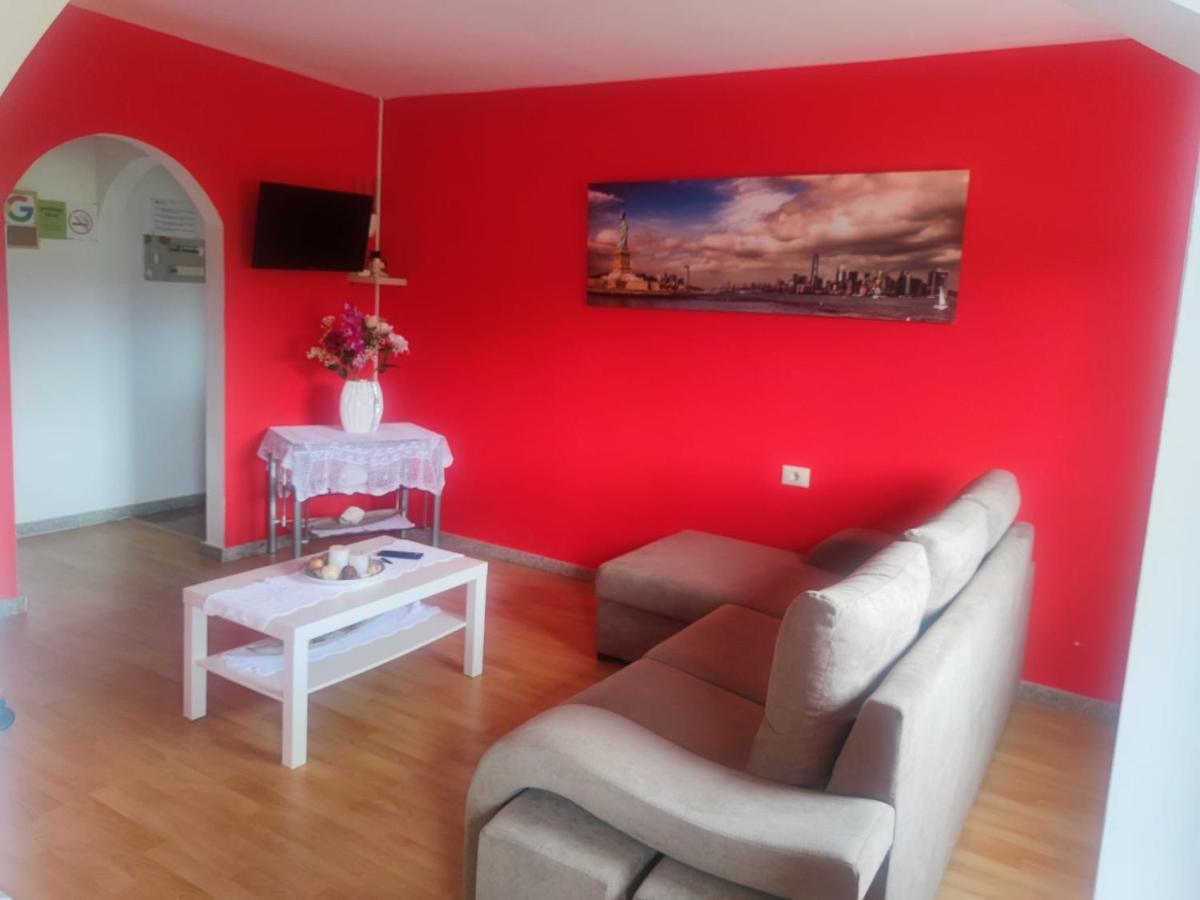 Apartamentos Turisticos Lemos 오 페드로우소 외부 사진